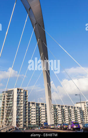 L'Écosse, Glasgow, Clydebank, Clyde arc moderne et Waterfront Apartments Banque D'Images