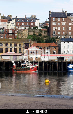 Le quai ouest, Whitby, North Yorkshire, UK. Banque D'Images