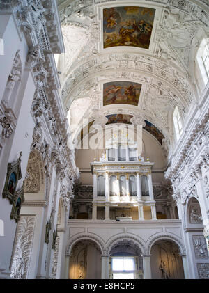 Vue intérieure de Saint Pierre et Saint Paul's. ChurchŠv apaštalų Petro ir Povilo bažnyčia, à Vilnius, Lituanie Banque D'Images