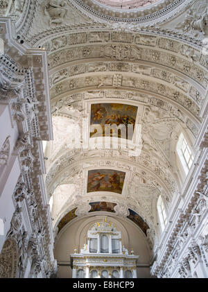 Vue intérieure de Saint Pierre et Saint Paul's. ChurchŠv apaštalų Petro ir Povilo bažnyčia, à Vilnius, Lituanie Banque D'Images