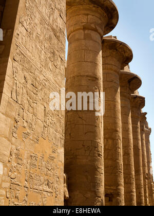 Egypte, Louxor, Temple de Karnak, colonnes de salle hypostyle Banque D'Images