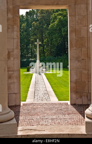 Croix du Sacrifice au mémorial aux disparus de Ploegsteert, cimetière CWGC Extension Berks, Ploegsteert, Belgique Banque D'Images