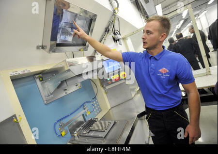 Vsetin, République tchèque. 8 octobre, 2014. Austin détonateur, un producteur tchèque de détonateurs utilisés dans l'industrie minière et l'industrie, a construit une nouvelle installation de production pour KC80m de Vsetin, en République tchèque, le Mardi, Octobre 8, 2014. © CTK/Alamy Live News Banque D'Images