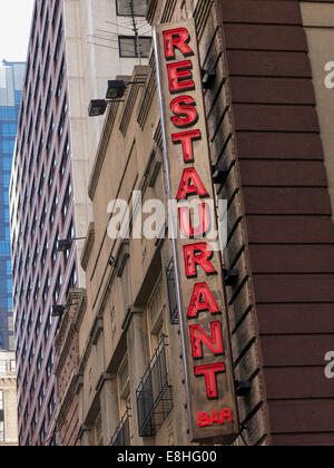 Le Restaurant et Bar Sign, NYC Banque D'Images