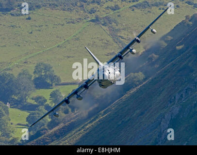 MC-130H Combat Talon bas niveau USAFE battant la formation au Pays de Galles Banque D'Images