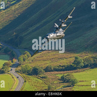 MC-130H Combat Talon bas niveau USAFE battant la formation au Pays de Galles Banque D'Images