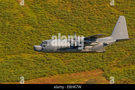 MC-130H Combat Talon bas niveau USAFE battant la formation au Pays de Galles Banque D'Images