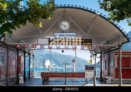 Ferry station centrale sur le lac de Lugano de Lugano, Suisse Banque D'Images
