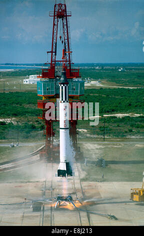 Le DÉCOLLAGE DE MR-3 (3) REDSTONE MERCURE LIBERTÉ ¦, vol suborbital habité. ALAN SHEPARD, astronaute, premier homme dans l'espace. 5 MAI 19 Banque D'Images