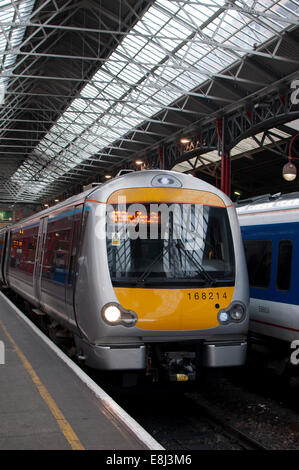 Chiltern Railways train à la gare de Marylebone, Londres, UK Banque D'Images