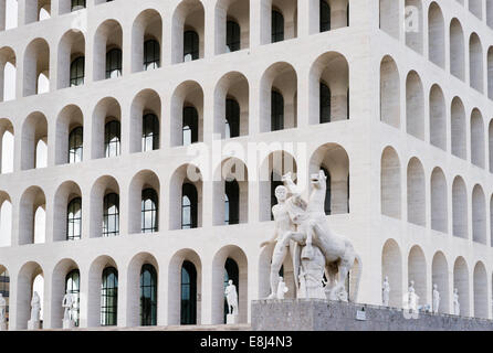 Palazzo della Civiltà Italiana, Palais de la civilisation italienne, également Colosseo Quadrato, planifié par les architectes Ernesto Banque D'Images