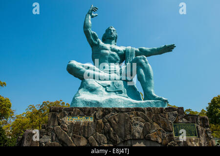 Statue de la paix dans le parc de la paix, Nagasaki, Japon Banque D'Images