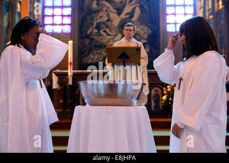 La masse de sacrements à St Joan of Arc's school à Montrouge. Banque D'Images