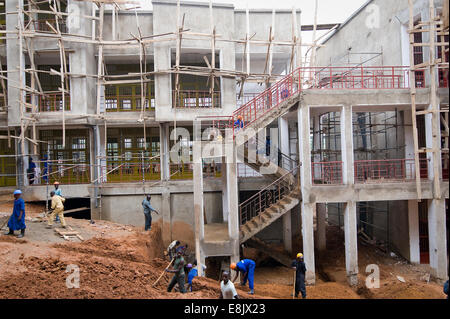 RWANDA, KIGALI : Il y a de nombreux chantiers de construction dans la capitale. Banque D'Images