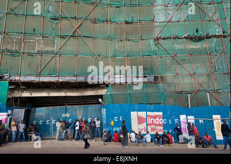 RWANDA, KIGALI : Il y a de nombreux chantiers de construction dans la capitale. Banque D'Images