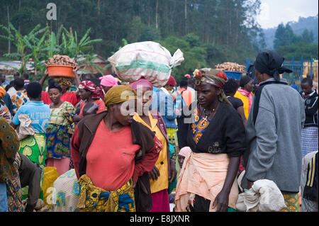 RWANDA : souvent dans les régions rurales ou le côté du pays des gros marchés avec les fruits et les légumes peuvent être trouvés. Photo par Claudia Wiens Banque D'Images