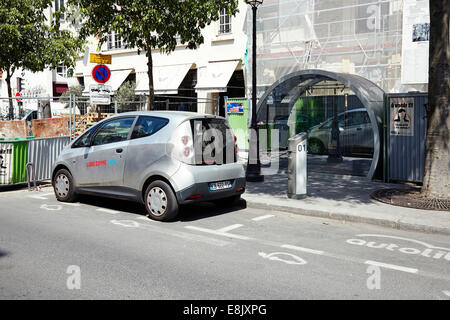 Location de voitures électriques à Paris Banque D'Images