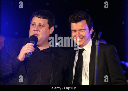 Gary Newlove dîner de charité au stade Halliwell Jones, Warrington. Peter Kay et Rick Astley. Photo : Chris Bull Banque D'Images