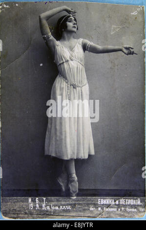 Le 1er décembre 2009 - Carte postale imprimée en Russie montre ballerine, vers1910 © Igor Golovniov/ZUMA/ZUMAPRESS.com/Alamy fil Live News Banque D'Images