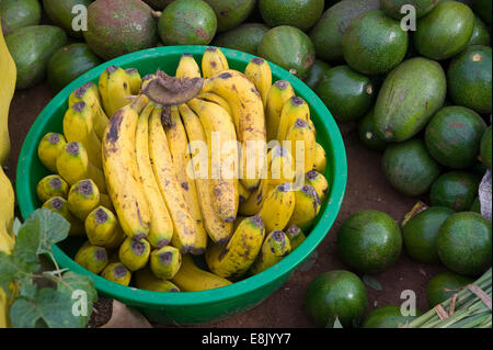 RWANDA : souvent dans les régions rurales ou le côté du pays des gros marchés avec les fruits et les légumes peuvent être trouvés. Photo par Claudia Wiens Banque D'Images