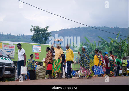 RWANDA : souvent dans les régions rurales ou le côté du pays des gros marchés avec les fruits et les légumes peuvent être trouvés. Photo par Claudia Wiens Banque D'Images