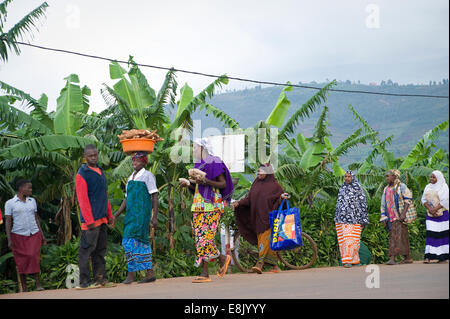 RWANDA : souvent dans les régions rurales ou le côté du pays des gros marchés avec les fruits et les légumes peuvent être trouvés. Photo par Claudia Wiens Banque D'Images