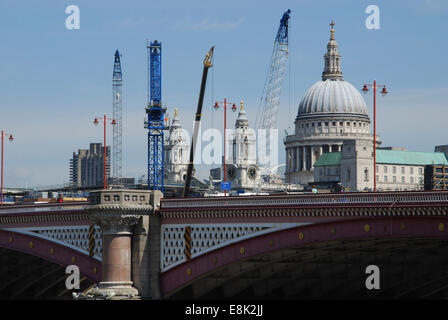 Southwark Bridge London UK Banque D'Images