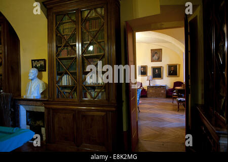 La France. Hôtel Chateau De Creissels dans le petit village de Peyre est une commune française, située dans le département de l'Aveyron dans le sud de la France Banque D'Images