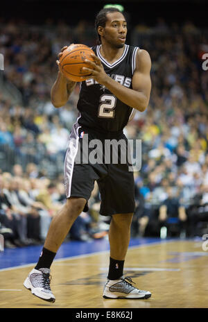 Berlin, Allemagne. 05Th Oct, 2014. Kawhi Leonard des San Antonio Spurs en action au cours de la NBA jeux match mondial entre Alba Berlin et San Antonio Spurs à O2 World à Berlin, Allemagne, 08 octobre 2014. Alba Berlin a gagné 94:93. Photo : Lukas Schulze/dpa/Alamy Live News Banque D'Images