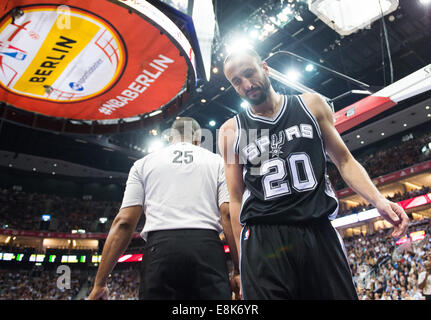 Berlin, Allemagne. 05Th Oct, 2014. Manu Ginobili des Spurs de San Antonio réagit au cours de la NBA jeux match mondial entre Alba Berlin et San Antonio Spurs à O2 World à Berlin, Allemagne, 08 octobre 2014. Alba Berlin a gagné 94:93. Photo : Lukas Schulze/dpa/Alamy Live News Banque D'Images