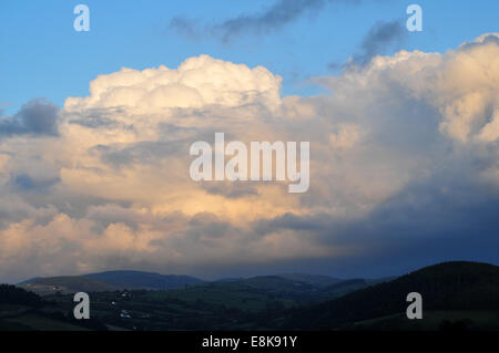 Aberystwyth, Pays de Galles, Royaume-Uni. 9 octobre, 2014. La soirée s'allume des menaces sur les monts Cambriens près d'Aberystwyth, Pays de Galles, UK, comme les pluies d'automne soudain continuer. Crédit : John Gilbey/Alamy Live News Banque D'Images