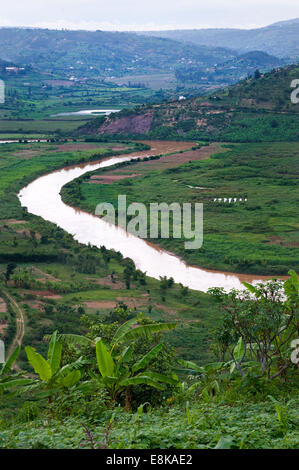 Le RWANDA, NJABORONGO VALLEY : Directement à côté de Kigali est la cette vallée avec une belle rivière et paysage rural avec des terres agricoles. Banque D'Images