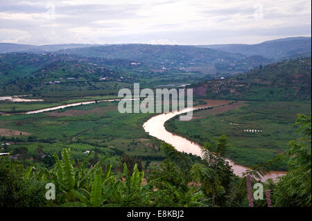 Le RWANDA, NJABORONGO VALLEY : Directement à côté de Kigali est la cette vallée avec une belle rivière et paysage rural avec des terres agricoles. Banque D'Images