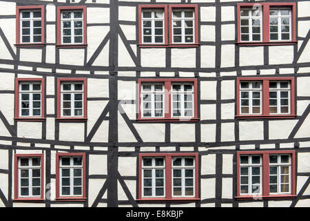 Monschau, maisons à colombages presque inchangé depuis 300 ans, Allemagne Banque D'Images