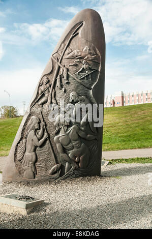 Sculpture en fonte de la rencontre historique entre Jacques Cartier et des Iroquois au cours de l'année 1534. Banque D'Images