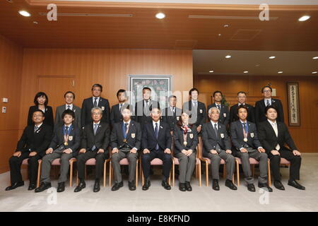 Tokyo, Japon. 9 octobre, 2014. Session de photo : le Japon Délégation de 2014 Jeux Asiatiques d'Incheon visiter le ministère de l'éducation, de la Culture, des Sports, des sciences et de la technologie à Tokyo, au Japon . Banque D'Images