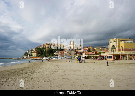 Plage de Porto Maurizio, Imperia, Province de Imperia, Riviera di Ponente, Ligurie, Italie Banque D'Images