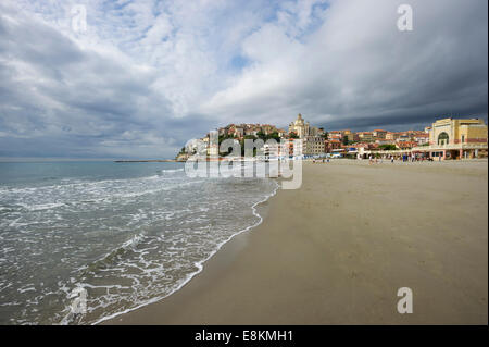 Plage de Porto Maurizio, Imperia, Province de Imperia, Riviera di Ponente, Ligurie, Italie Banque D'Images