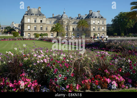 Le Palais du Luxembourg dans le Jardin du Luxembourg, Paris, Île-de-France, France Banque D'Images