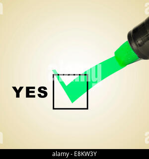 Une marque de dessiné avec un feutre vert sur un checbox avec le mot oui Banque D'Images