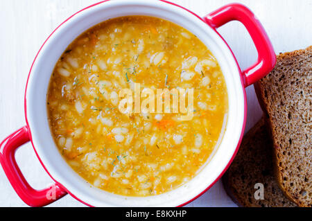 Soupe avec du riz, de la viande et des légumes. Kharcho Banque D'Images