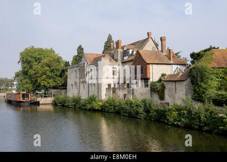 Le 14ème et le 16ème siècle de l'archevêque, Palais au bord de la rivière Medway en comtés du sud ville de Maidstone Kent Angleterre Royaume-uni Grande-Bretagne Banque D'Images