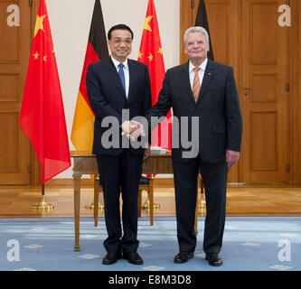 Berlin, Allemagne. 10 Oct, 2014. Le Premier ministre chinois Li Keqiang (L) se réunit avec le Président allemand Joachim Gauck à Berlin, Allemagne, 10 octobre 2014. Credit : Wang Ye/Xinhua/Alamy Live News Banque D'Images