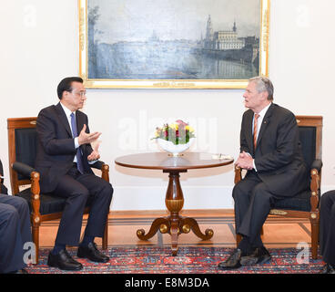 Berlin, Allemagne. 10 Oct, 2014. Le Premier ministre chinois Li Keqiang (L) se réunit avec le Président allemand Joachim Gauck à Berlin, Allemagne, 10 octobre 2014. Crédit : Li Xueren/Xinhua/Alamy Live News Banque D'Images