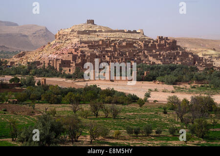 Aït-Ben-Haddou, Blick auf den Ort, aus Lehm gemauert Königstraße 45, des Hohen Atlas, Banque D'Images