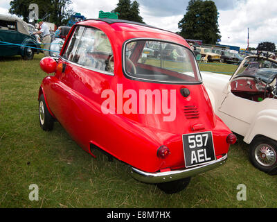 L'automobile, BMW Isetta 300 rouge, voiture de bulle Banque D'Images