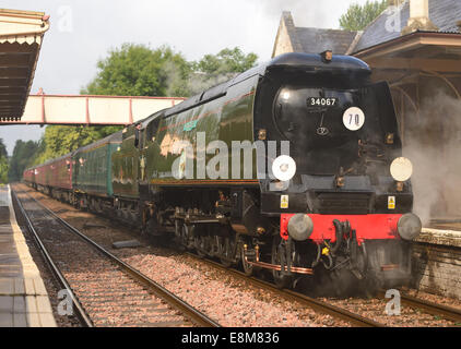 Battle of Britain Class Pacific No 34067 Tangmere, en attendant le signal pour se rendre au Weymouth Seaside Express. 17th août 2014. Banque D'Images