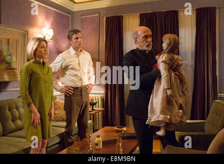 ANNABELLE 2014 Warner Bros film avec de gauche à droite : Annabelle Wallis, Ward Horton, Tony Amendola Banque D'Images