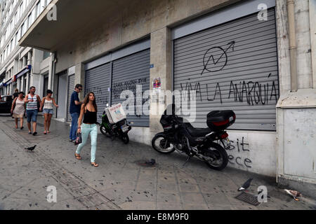 Grèce Athènes par Moto Shop/volets couverts de graffitis Symbole Squatters Banque D'Images