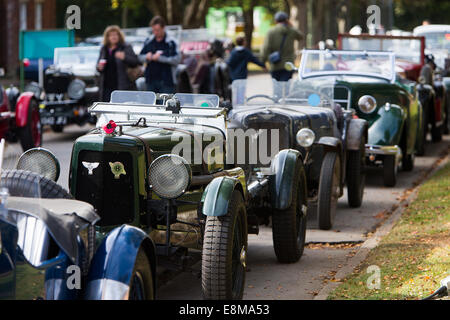 05/10/2014 BRUNCH DU DIMANCHE DU PATRIMOINE DE BICESTER SCRAMBLE Animaux line road à l'ex-RAF Bicester site. Brunch du dimanche : Catchline scramble Longueur : Copie : Ben Wilkinson pic pic : Damian Halliwell Photo Banque D'Images